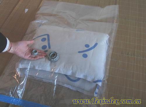 網友圖文并茂教你如何收納被子