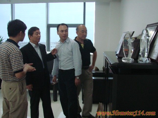 家紡協會會長楊東輝金秋參觀紫羅蘭