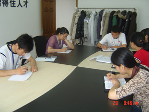 平湖艾萊依召開(kāi)家紡工作交流會(huì)