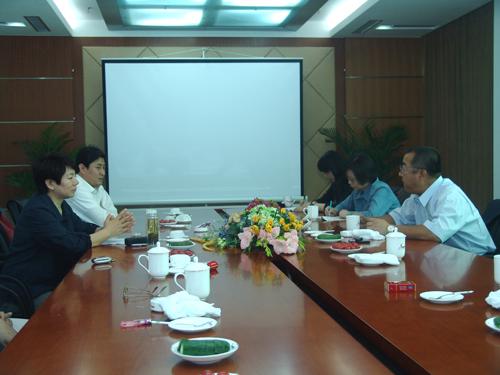 紡織商會(huì)會(huì)長(zhǎng)赴孚日考察