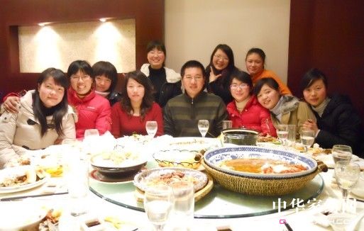 美羅:狂歡,一群前進的人