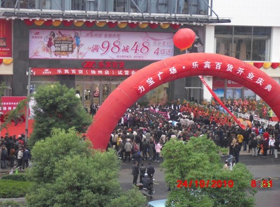 東方刺繡亮相揚(yáng)城掀購(gòu)物狂潮