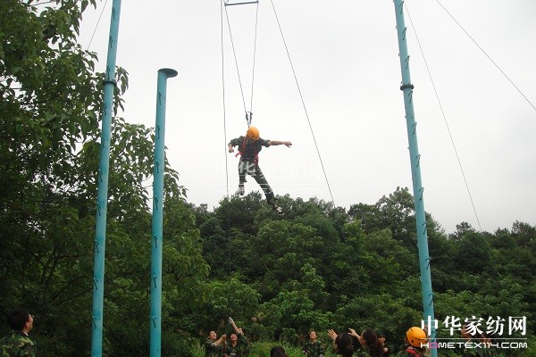 雨蘭家紡營銷人員參加拓展訓練