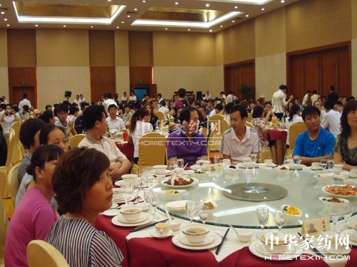 櫻花家紡:把酒言歡互利共贏