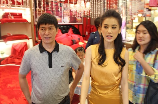 �Ӊ��R�Ҽ���TС���y����һ��