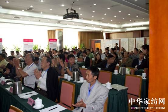 �Ї���(j��ng)����̼�D(zhu��n)���c�ɳ��m(x��)�l(f��)չ���