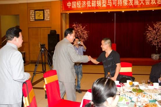 �Ї���(j��ng)����̼�D(zhu��n)���c�ɳ��m(x��)�l(f��)չ���