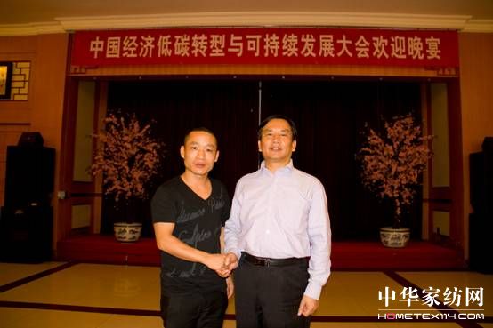 �Ї���(j��ng)����̼�D(zhu��n)���c�ɳ��m(x��)�l(f��)չ���