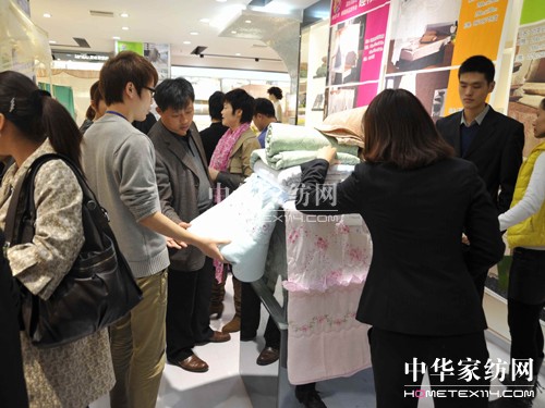 藍絲羽2012春夏新品訂貨會召開