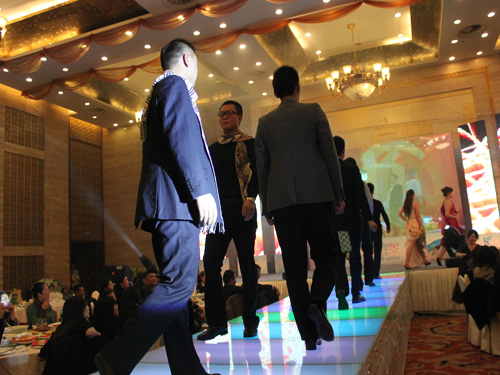 �Pʢ���{�{(di��o)paisley��׌�����v�w