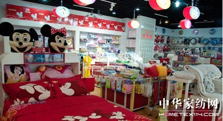 圣誕“迪士尼老人”攜新品巨獻(xiàn)