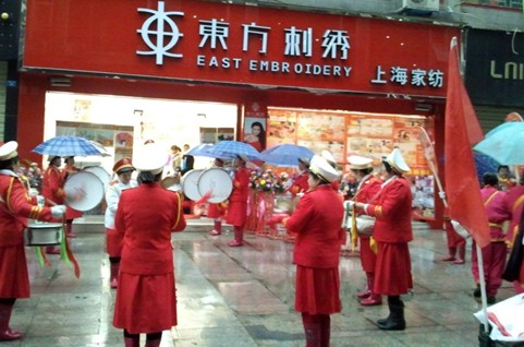 東方刺繡年底連開多家專賣店