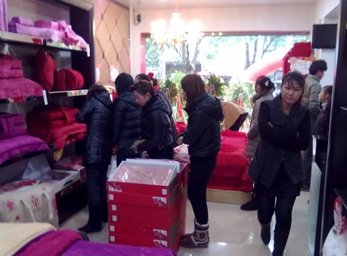 東方刺繡年底連開多家專賣店