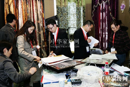 2012���ļ���չ�ĕr�пƼ���̼���}