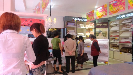 凡語家紡昆明石林店璀璨開業