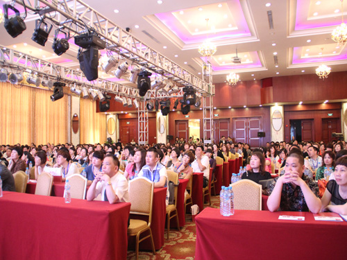 �Ϸ����2012����Ʒ�l(f��)����(hu��)¡���e��