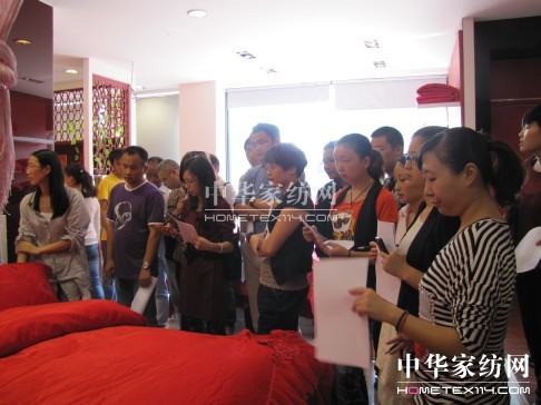 �Ϸ�����e��2013�괺����Ʒ�u(p��ng)����(hu��)