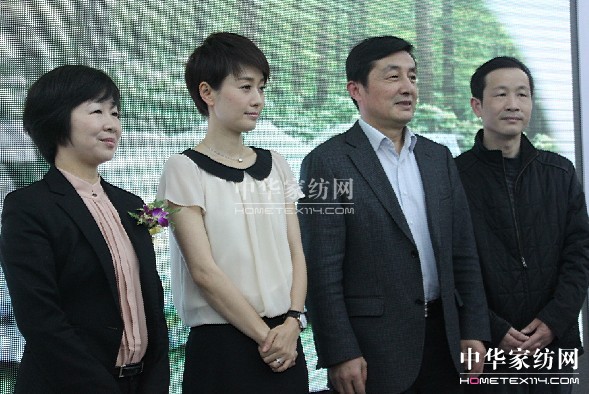 ����Ч��ϯ���Ҽ���չ���٬F�߳�