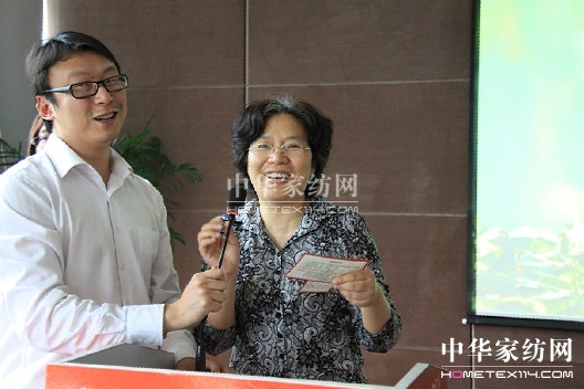 �Ϸ�����ж�32�d�����ػݹ��A�M��Ļ