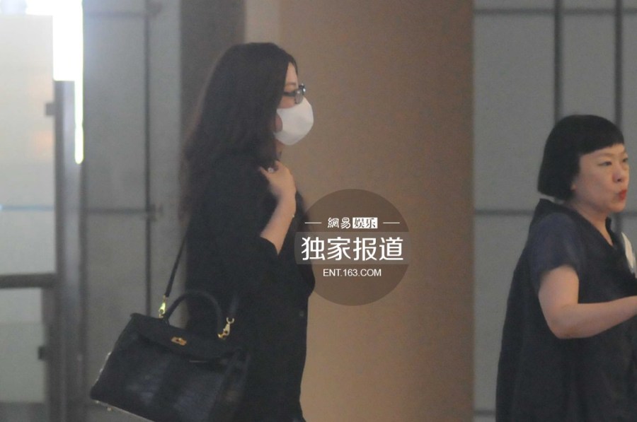 �wޱ�yŮ�F��C�����͵�ķ��_����