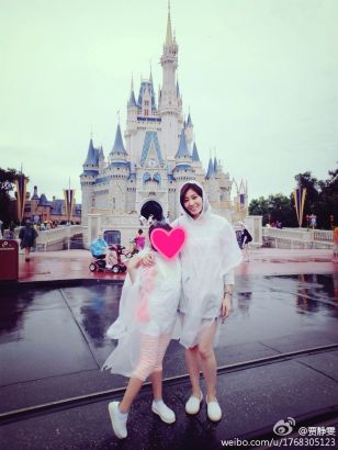 �Z�o����Ů���ε�ʿ�ᱻٝ�ƽ���