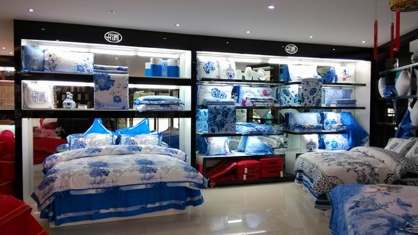 ���m�V����ɫ���u��ʢ���_�I�˚ⱬ��