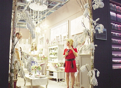 ����Ҿ��b�չ�����Ї�Ԫ��