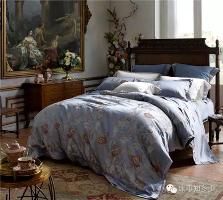 ����Ҽ���һ��ɫ����(l��i)�����ζ���ħ�ԣ�