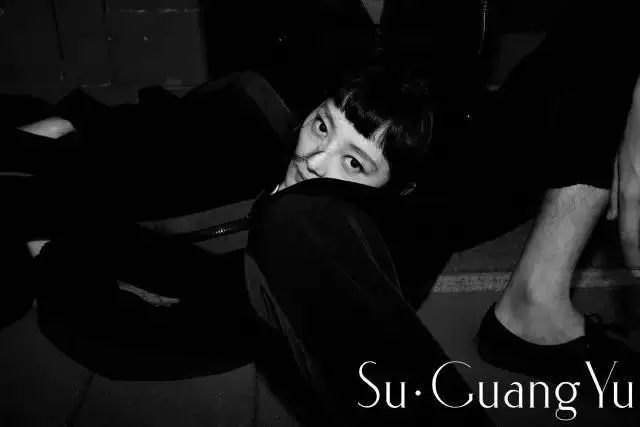 �r(sh��)���O(sh��)Ӌ(j��)���R��FASHIONSHOWCASE���z����(hu��)�ɞ麼�ݕr(sh��)��ƽ�_(t��i)