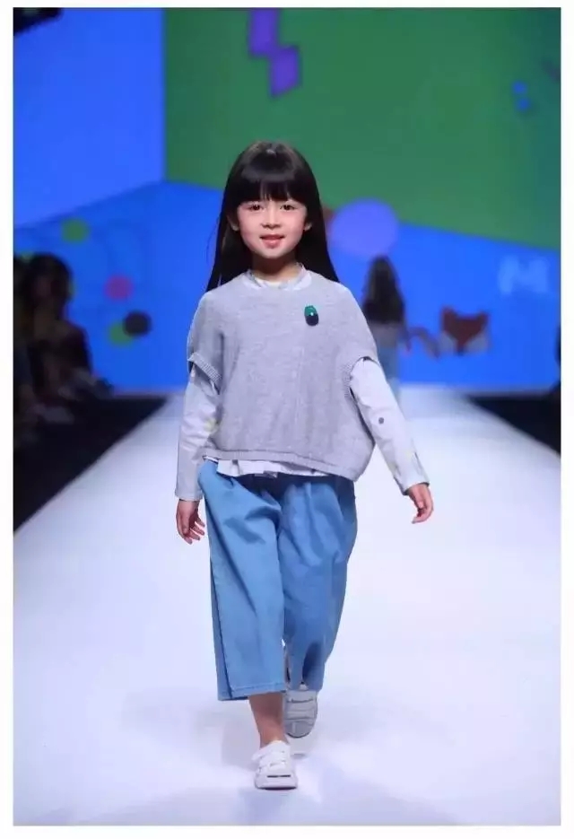 �r(sh��)���O(sh��)Ӌ(j��)���R��FASHIONSHOWCASE���z����(hu��)�ɞ麼�ݕr(sh��)��ƽ�_(t��i)