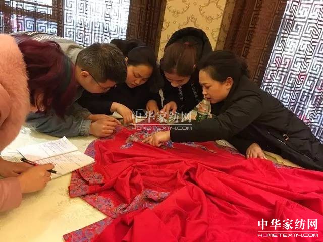 �Pʢ�Ҽ�����������Ӣ�R����ɽ�������@�����£�