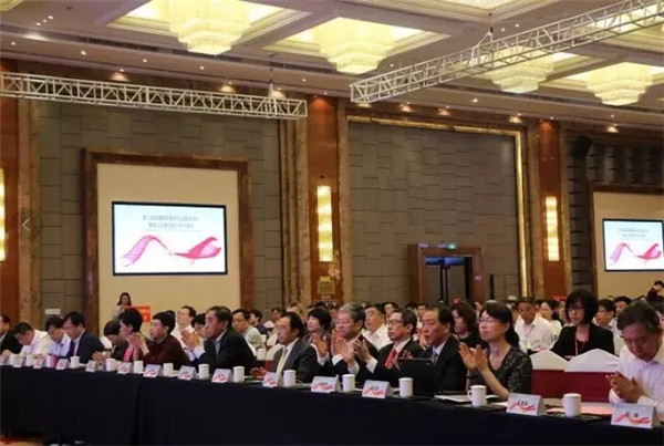 ����������r�пƼ��c�f(xi��)ͬ��(chu��ng)�¡���  �Ї��������b��I(y��)�һ�����ߺ��Ͻz�I֮·�a�I(y��)���ӕ��ϵ���