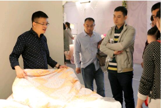 ���R���Ҽ�2017�ﶬ��Ʒ�l�����A�M��Ļ