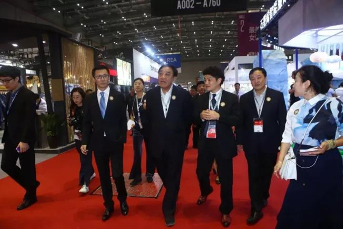 ���@��������L�����м����＾չ���_Ļ