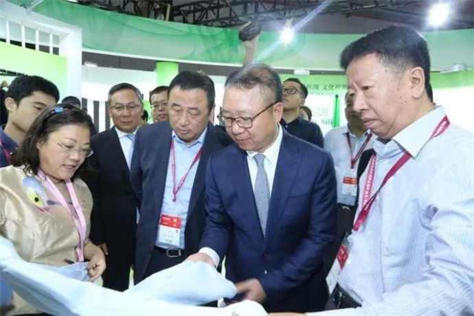 ���@��������L�����м����＾չ���_Ļ