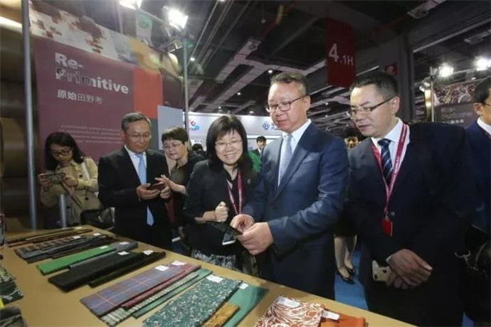 ���@��������L�����м����＾չ���_Ļ