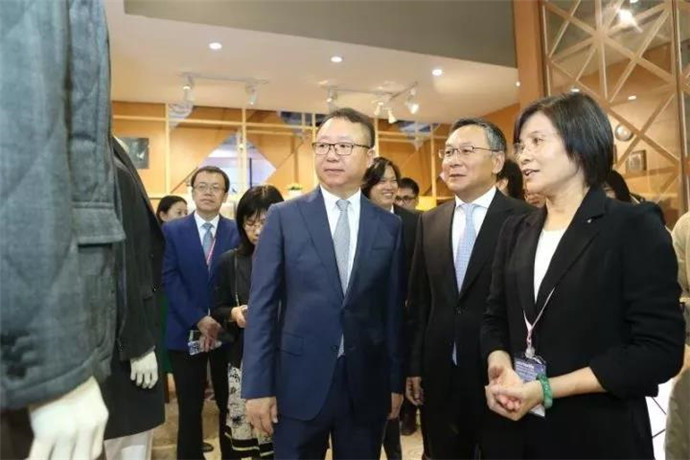 ���@��������L�����м����＾չ���_Ļ