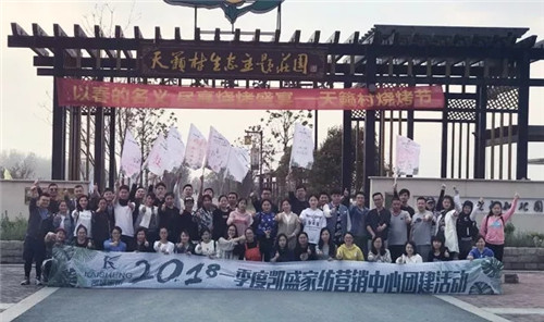 �Pʢ����F(tu��n)�����(d��ng)�O��(zh��n)�澳���ƵZͬ�У�