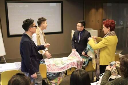 ����Ҽ��y���R�m�W�ᣬ�_�����H�r��У��������